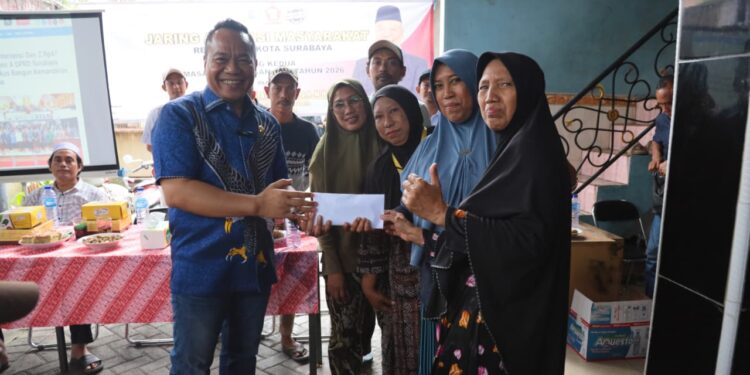 Reses di Tambak Osowilangun, Cak Yebe sosialisasikan DTSEN dan serahkan bantuan untuk UMKM serta fasilitas warga