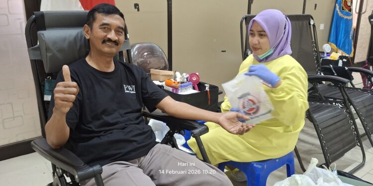 Donor Darah PWI Jatim diakhiri tumpengan selamat HPN 2026