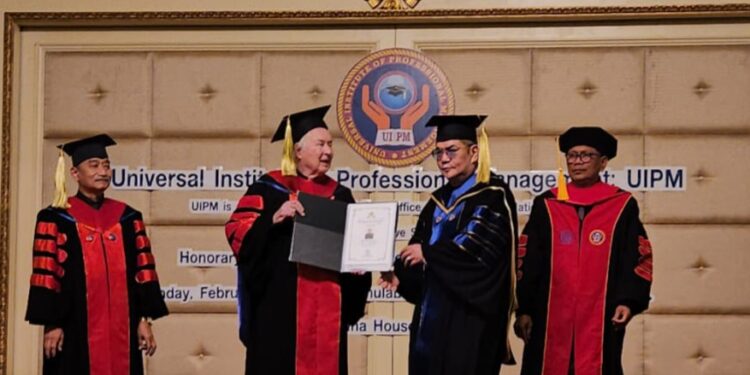 Politisi Partai Gerindra Jatim ini terima gelar Doktor PhD