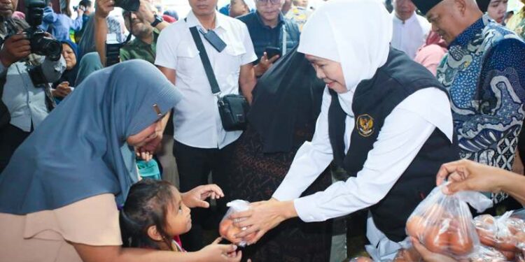 Gelar pasar murah di Singosari Malang, Khofifah: Upaya nyata stabilkan harga kebutuhan pokok saat bulan Ramadhan
