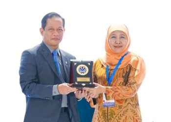 Gubernur Khofifah raih penghargaan Pembina Terbaik Pengelolaan Sampah Tahun 2026 dari Menteri Lingkungan Hidup RI