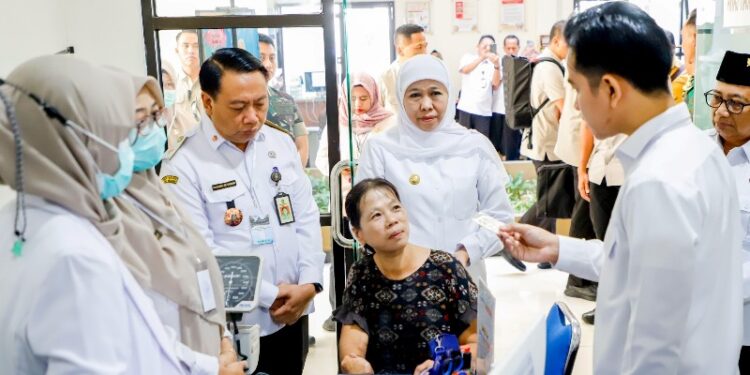 Lakukan mitigasi strategis, Gubernur Khofifah pastikan pasien PBI JK Jatim tetap terlayani selama masa transisi