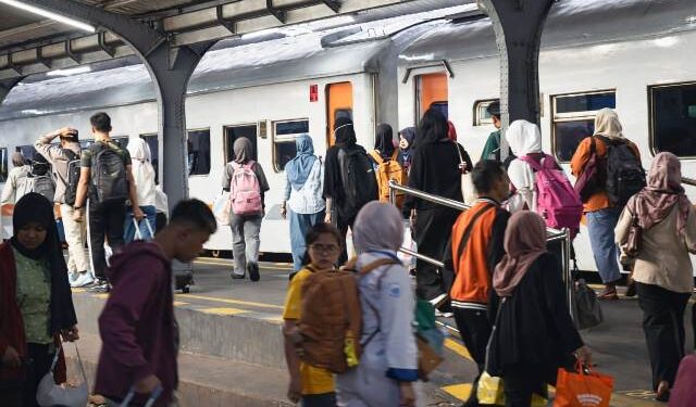 Mudik lebih hemat, kereta diskon 30 persen, tiket pesawat turun hingga 18 persen