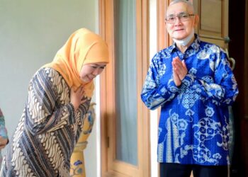 Try Sutrisno wafat, Gubernur Khofifah sampaikan duka cita mendalam, ajak masyarakat Jatim kibarkan bendera setengah tiang dua hari 