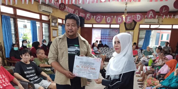 Ramadan, Forwan Surabaya Berbagi untuk 30 Lansia Panti Hargodadali