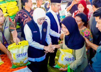 Gelar Pasar Murah di Madiun, Gubernur Khofifah pastikan harga terkendali dan stok aman