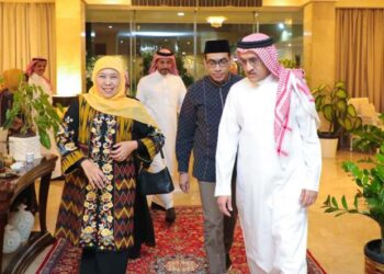 Buka puasa di Dubes Arab Saudi di Jakarta. Khofifah ajak umat Islam doakan Saudi aman dan kondusif jelang pelaksanaan ibadah Haji