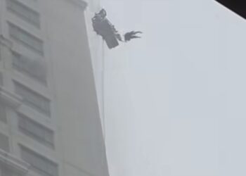 Angin Kencang Hantam Surabaya Barat, Pekerja Tewas Terombang-Ambing di Gondola Apartement Lantai 26 