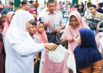 Gubernur Khofifah berbagi kebahagiaan, ajak 95 murid berkebutuhan khusus belanja kebutuhan lebaran
