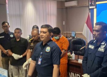 BNNP Jatim Musnahkan 1 Kg Sabu, Dua Tersangka Jaringan Medan–Sampang Dibekuk di Surabaya
