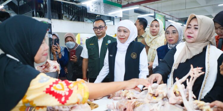 Tinjau pasar legi Ponorogo, Gubernur Khofifah pastikan harga dan stok kebutuhan pokok stabil pasca Idul Fitri