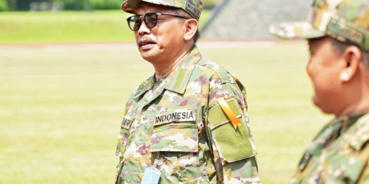 Berbaju loreng, dengan semangat tinggi Ketua DPRD Jatim ikuti retret di Akmil Magelang