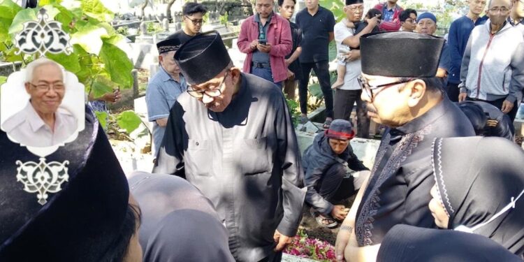Sosok yang humble, berbagai kalangan termasuk Iman Utomo dan Soekarwo ikut pemakaman Nurwiyatno
