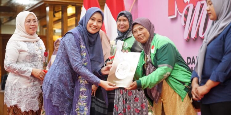 Peringati hari Kartini 2026, DPRD Jatim beri tali asih 62 perempuan inspiratif dan tangguh dari berbagai latar profesi