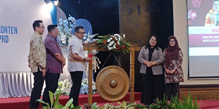 Soroti Fenomena “Homeless Media”,  Sekretariat DPRD Jatim gelar bimtek kalangan media, staf publikasi, protokoler dan humas