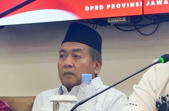Terapkan Efisiensi penggunaan BBM, Wakil Ketua Komisi A DPRD Jatim ini pilih naik kereta api dari Bojonegoro ke DPRD Jatim