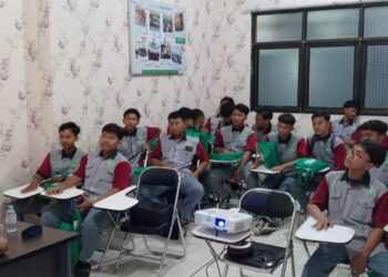 Siswa SMK Bina Insan Mandiri Gresik Antusias Ikuti Road Show Kampus UMAHA
