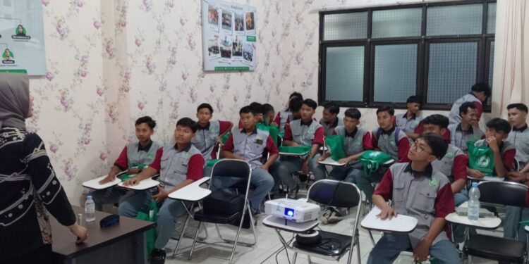 Siswa SMK Bina Insan Mandiri Gresik Antusias Ikuti Road Show Kampus UMAHA