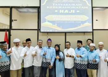 Lepas 11 jemaah haji Wartawan, Ketua PWI Jatim: Jaga kesehatan tetap menjaga nama baik profesi dan lembaga pers
