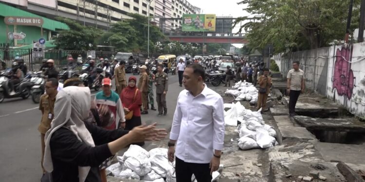 Jalan Diperlebar, Pasar Maling Wonokromo Ditutup