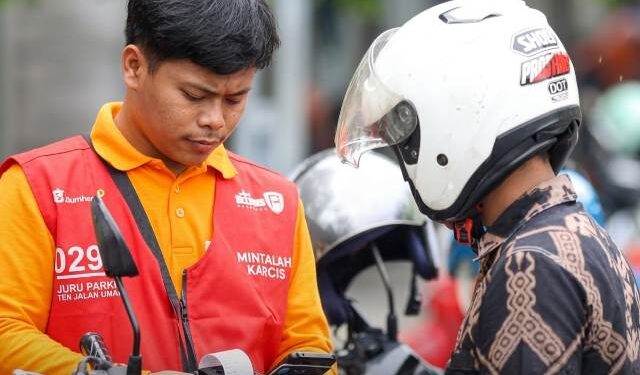 Armuji Minta Warga Surabaya Dukung Parkir Nontunai, Tolak Pembayaran Tunai