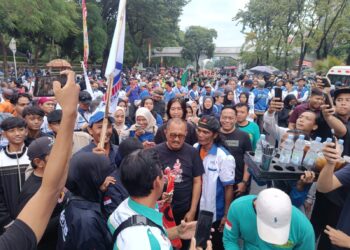 Armuji Turun ke Jalan Saat May Day, Orasi hingga Makan Bareng Buruh