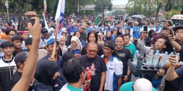 Armuji Turun ke Jalan Saat May Day, Orasi hingga Makan Bareng Buruh