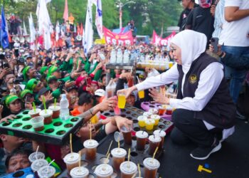 Peringati May Day 2026 bersama ribuan buruh, Gubernur Khofifah beri “Kado” paket kebijakan pro buruh