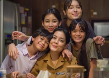 Hangat, Personal, dan Penuh Air Mata, “Yang Lain Boleh Hilang, Asal Kau Jangan” Jadi Film Keluarga yang Relate untuk Generasi Sekarang