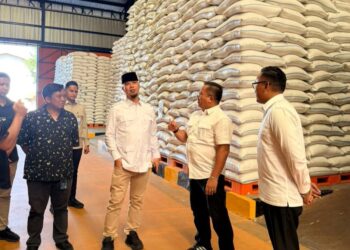 Ahmad Dhani Tinjau Gudang Bulog Sidoarjo, Stok Beras Jatim Aman hingga 18 Bulan
