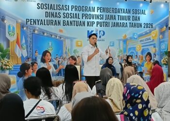 Salurkan KIP Putri Jawara untuk ibu-ibu tangguh Kota Surabaya, Cahyo: Penguat ketahanan ekonomi keluarga dan kampung