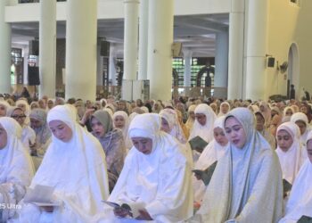 Ribuan jamaah ikuti Salat Idul Adha di Masjid Al-Akbar Surabaya, Gubernur Khofifah ajak doakan jamaah haji Indonesia