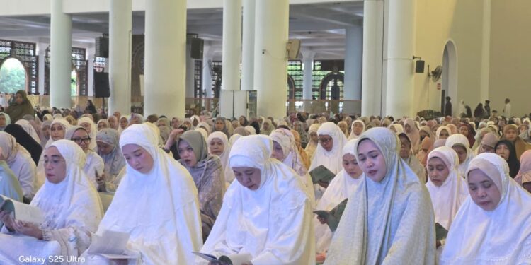 Ribuan jamaah ikuti Salat Idul Adha di Masjid Al-Akbar Surabaya, Gubernur Khofifah ajak doakan jamaah haji Indonesia