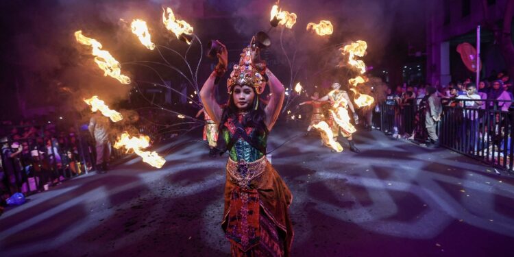 Surabaya Vaganza 2026 Diserbu Penonton, Taman Kota Rusak Terinjak