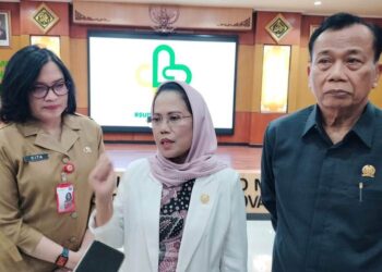 Sidak pelayanan pasca PPJT RSUD dr Soetomo terbakar, Sri Untari: Pelayanan tetap normal dan kita dorong ada perlindungan aset asuransi kebakaran  