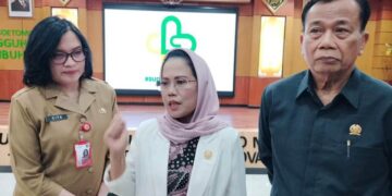 Sidak pelayanan pasca PPJT RSUD dr Soetomo terbakar, Sri Untari: Pelayanan tetap normal dan kita dorong ada perlindungan aset asuransi kebakaran  