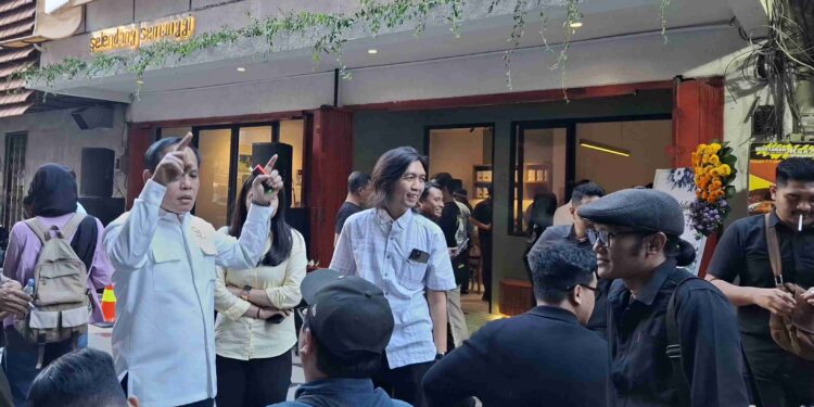 Dari Penjual Gendong Hingga Stan Kuliner di Jalan Tunjungan, Kisah Haru Bu Aminah dan Semanggi Surabaya Berkat Support MPP PDIP