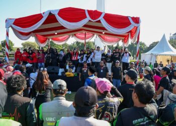 Gelorakan Semangat “Wani Tertib”, Arek Suroboyo Apel Akbar di Tugu Pahlawan