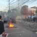 Warnai Aksi dengan bakar ban, Mahasiswa Surabaya desak pembatalan MBG dan KDMP