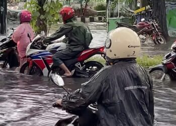 DPRD Sentil Pemkot Surabaya: Anggaran Ada Kenapa Banjir Terus Berulang