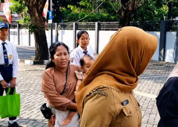 Anak Miskin Mau Sekolah SMA/SMK Negeri, Kok Masih Harus Bolak-Balik Urus Surat?