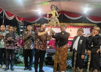 Gelar Wayang Kulit bersama Disbudpar Jatim, Cahyo Harjo Prakoso ingatkan anak muda Surabaya tak lupa akar budaya