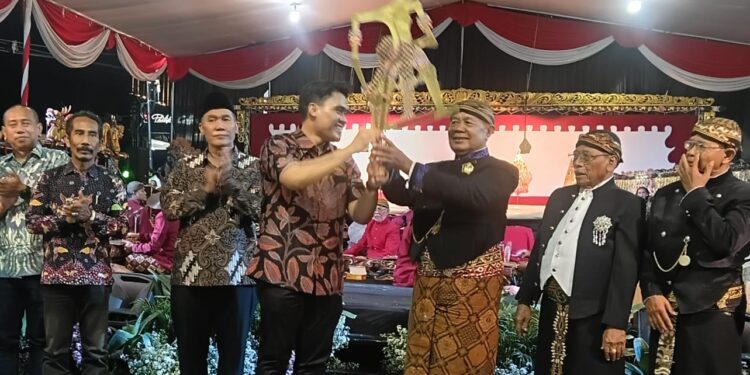 Gelar Wayang Kulit bersama Disbudpar Jatim, Cahyo Harjo Prakoso ingatkan anak muda Surabaya tak lupa akar budaya