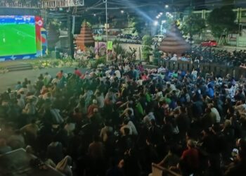 Nobar semifinal Piala Dunia 2026 di DPRD Jatim, pendukung Argentina bersorak, fans Inggris gigit jari