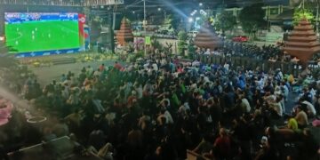 Nobar semifinal Piala Dunia 2026 di DPRD Jatim, pendukung Argentina bersorak, fans Inggris gigit jari