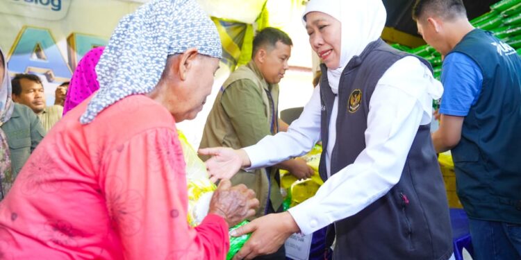 Gelar pasar murah di Pamekasan, Khofifah: Akan perkuat daya beli masyarakat dan jaga stabilisasi harga bahan pokok dan berdayakan UMKM