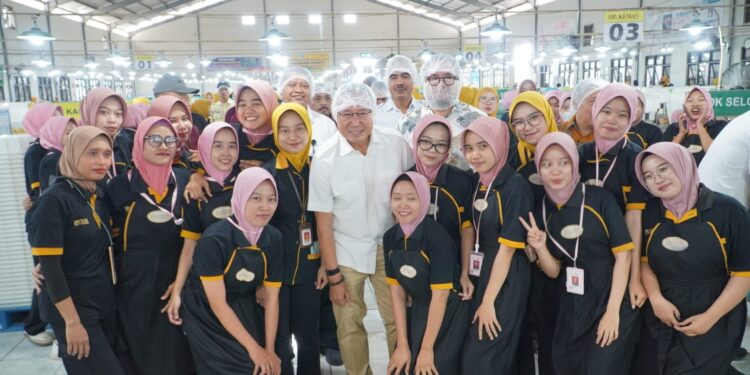 Wihadi Wiyanto tegaskan pentingnya menjaga kelangsungan industri SKT sebagai sektor padat karya