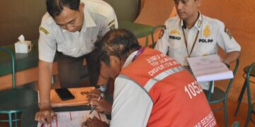 Pemkot Surabaya Segel Parkir Liar, 63 Titik Ditertibkan Demi Transparansi dan PAD