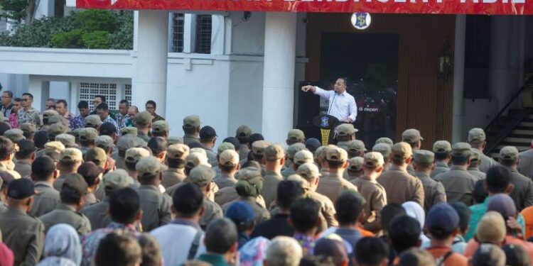 Wali Kota Eri Kumpulkan Seluruh Jajaran Pemkot, Minta Aduan Warga Dituntaskan Maksimal 1×24 Jam