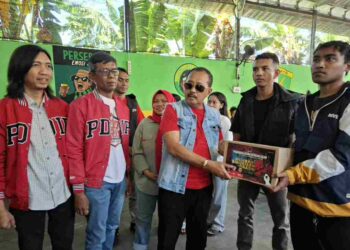 NTT Berduka, PDIP Surabaya Bergerak Bantu Mahasiswa Korban Gempa